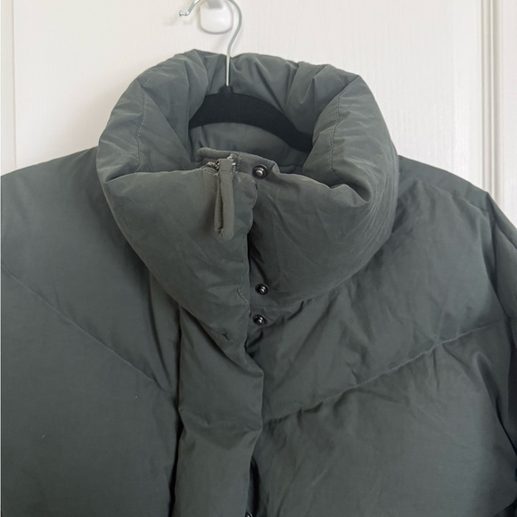 Aritzia Wilfred The Cloud Puff Jacket in Green - Picture 7 of 9